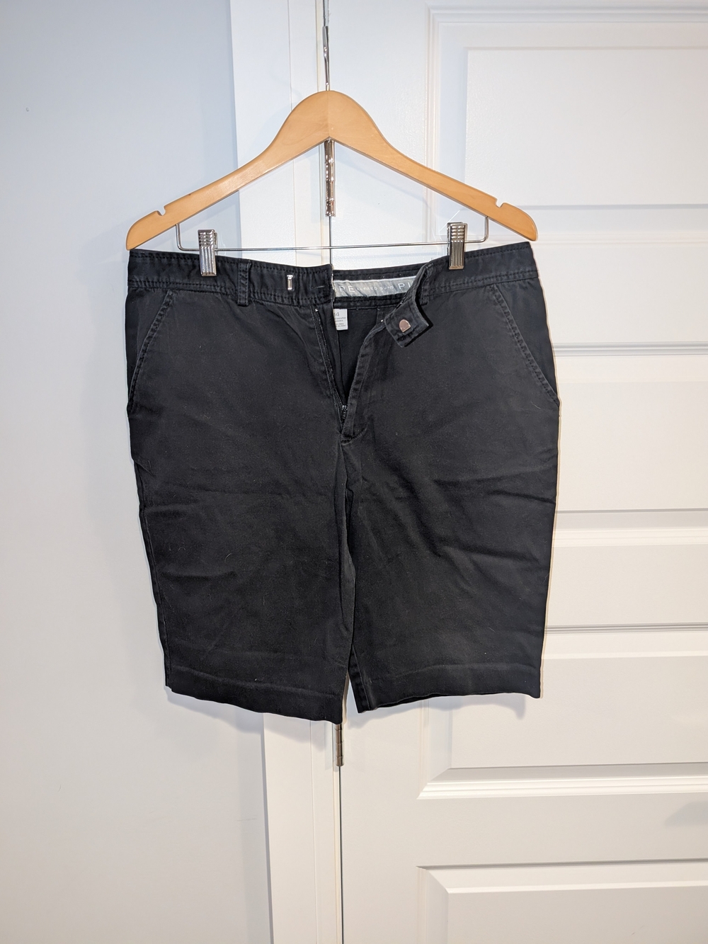 ALFRED SUNG Black Women’s Flat Front Shorts